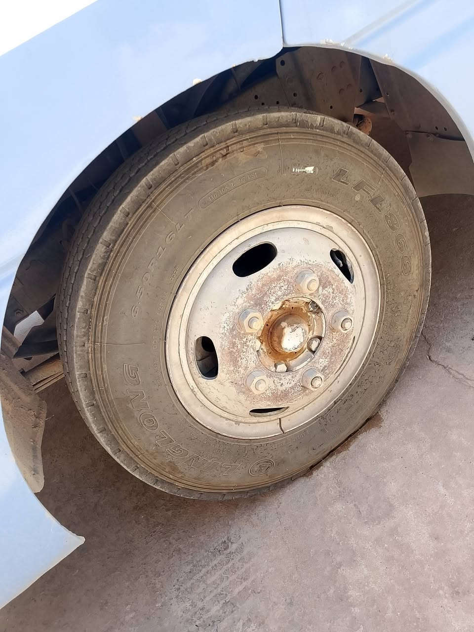 كوستر نيسان موديل 2002رقم مصطره هزه جديد سنويه 2031 سياره باسمي شرط التحويل مصفر هيئه وغرمه وضريبه محرك كير اكسن كلو شرط محرك لا صرف ولا نفخ سياره حصه بانزين بيها داخلها نضيف دوشمه كاعيه جديد تايرات نضاف موضح بل صور تدفئة شغال تبريد نقص كنبريسر كهربيتها شغال سياره جاهزه ما بيها اي عيب اللاستفسار المزيد على الرقم ***********
