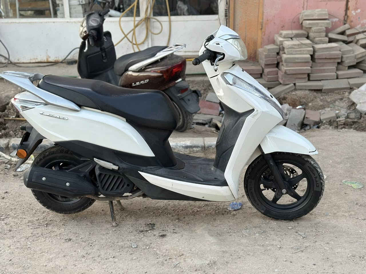 السلام عليكم 
هوندا ليدي حديث موديل 2017 ياباني مكينه pcx
دراجه مكينه مكفوله والكفر بي شويه شخوط 
دراجه مناقصهه شي ماشيه 110
السعر مليون و500 وبيهه مجال بسيط 
مكاني كربلاء طويريج 
للاستفسار ***********
