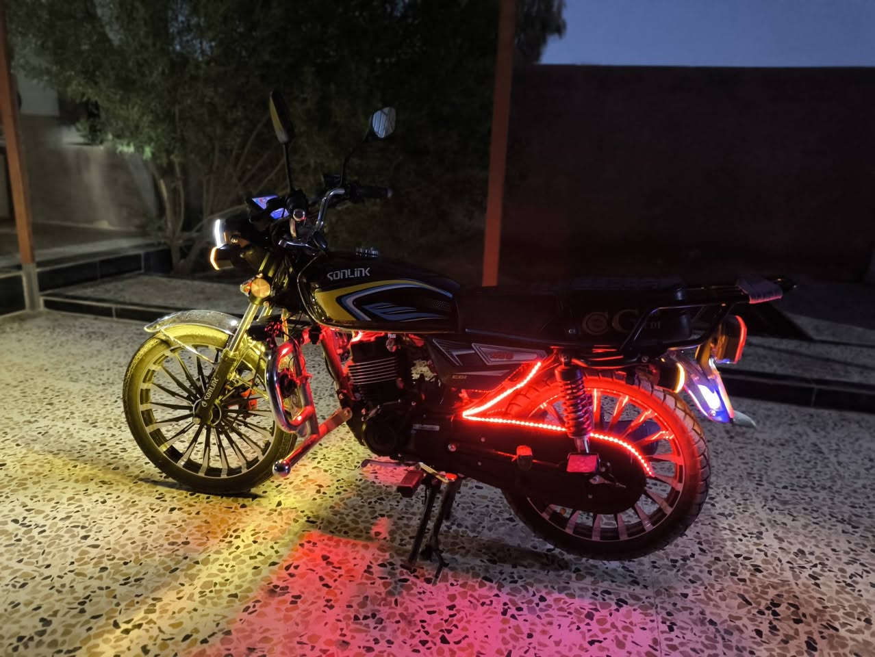 سولنك زنجيل محرك 200 بعده زيرو ماشي 500
سعره 1050وبي مجال قليل ادمن❤️ رقم الهاتف ***********
