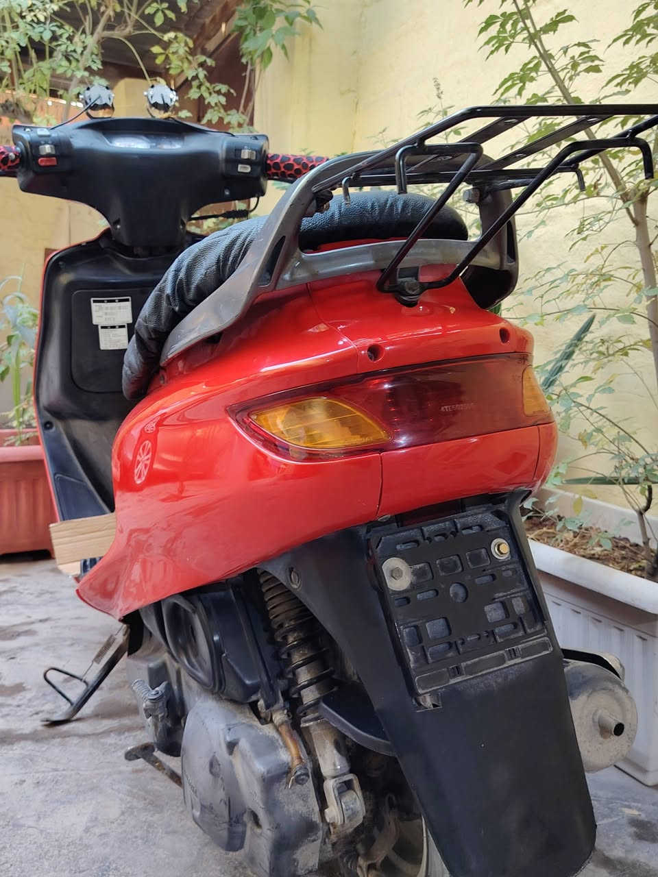 دراجة فراشة 140 ياباني للبيع دراجة اخت جديده كاملة من كلشي دراجة ماخذها من الوكيل مال باله رمبه وصل شراء موجود مثل ماموضح بصور دراجة مو مال شارع ومامتعوبه عل أيدي مداريه بدهن بانزين من المحطه كلها شغاله لايت امامي زنون شادلها لايت خلفي وسطاب اشاير هورن عداد سرعه كيج بانزين كله شغال باتري جديد توه شادلها غلاف كشن غلاف يدات تايرات جدد مكينة مامفتوحة شررط ولامجفته ولاتبخر ولانضوح شرط الفحص ماخذها ب 775 و ذابة عليها خير من الله حاليا عارضها ب 700  مكاني البصرة الزبير شراي يتصل وبالخدمة ***********
