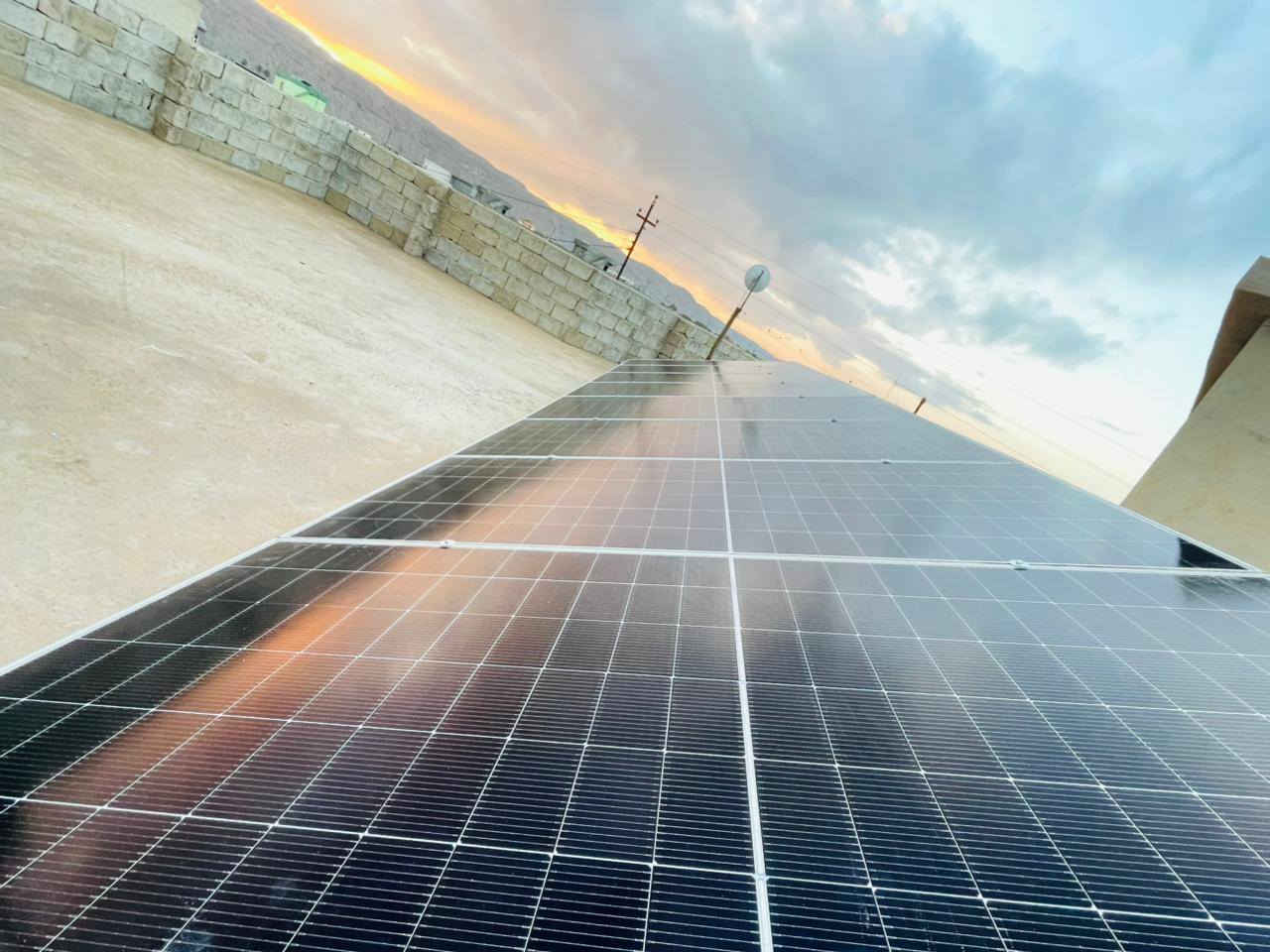 شارعت كوادرنا لتنفذ ثاني منضوماتنا لهذا اليوم في محافظة صلاح الدين الشرقاط اسديره سفلى 
الواح عدد 8
انفيرتر6 كرواط 
بطارية 15kwPTT
ألواح MTS
تنصيب ألواح الطاقة الشمسية ليس عملًا ميكانيكيآ فقط
بل هو مهمة تعتمد على خبرة الكادر، دقة التنفيذ، وفهم حقيقي للمنظومة من حيث المواد الرصينة

الكادر المحترف هو من يضمن: الاستفادة القصوى من الطاقة، استقرار الأداء على المدى الطويل، تقليل الأعطال ورفع كفاءة الاستثمار.

   نؤمن أن قوة أي منظومة تبدأ من الأيادي التي تنفّذها، ولهذا نعتمد على كادر متخصص يعمل وفق معايير مدروسة في كل مرحلة من مراحل التنصيب.

لأن الطاقة النظيفة لا تتحقق بالصدفة…
بل تُبنى بخبرة بشرية حقيقية.
العنوان الشرقاط ناحيه اشور اسديرة عليا الفهد على شارع العام 
للاستفسار والتواصل المديرالتنفيذي أستاذ حذيفة البوحسيب 
📞 *********** /
في حالة وجود خلل اتصل واتساب وستحل مشكلتك على يد مهندس الكهرباء 

#شركة ELECTRICAL LIGHT
