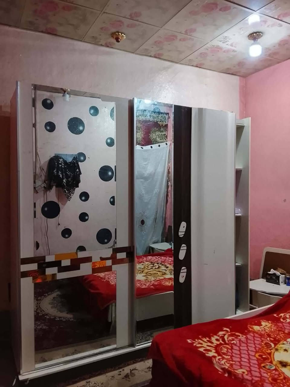 ميز ابلازمه نضيف
السع ر 4منطقة 36 شارع السيد 
والغرفه ب120


**إذا كنت صاحب هذا الإعلان وتريد حذفه لأي سبب، رجاءا أرسل رسالة إلى الدعم الفني**