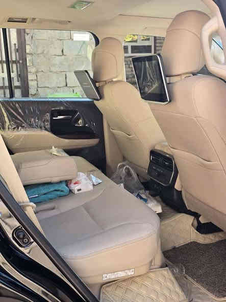 تويوتا  لاندكروزر 2023
GXR شركة SAS اصل 

* العداد ( 12 الف كم ) زيرو 

* ⁠

* رقم بغداد

* اللون : اسود 

* مغلفه ppf بالكامل

* محرك 6 سلند

* بصمات ابواب 

* اناره خارجيه ترحيبيه مع انارة ارضيه شعار لاندكروزر 

* ⁠شاشة دجتل 

* ⁠شاشات خلفية تطبيق

* فتحة سقف (سلايت)

*كشنات جلد بيجي

* كراسي كهرباء

* ثلاجة وسطية

* جنطة كهرباء 

* ⁠شاحن وايرليس

* ⁠حساس امامي خلفي 

(مكفول دعامي ل دعامي)

السعر (715)

رقم :- ‭٠٧٧٧ ٠٦٠ ٠٠٨٣‬
