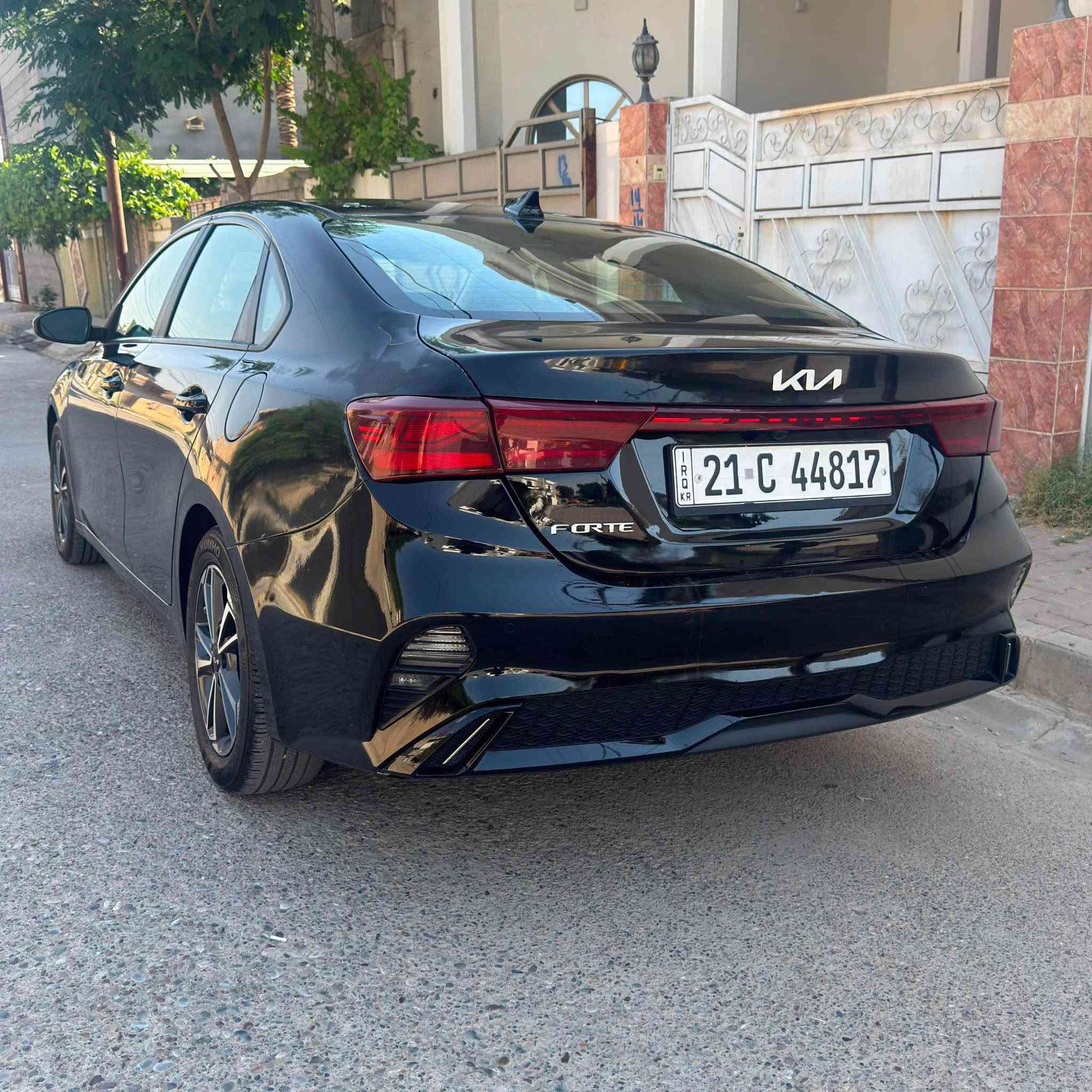 موديل ٢٣ 
ماشية ٥٣الف ميل  
سيارة حادثها بامريكا جاملغ وربع البونيد 
اهنا صارت بيدي جاملغ الخلفي و الصندوك صبغ 
ايرباكات سليمة
موصفات 
تحديد مسار
رادار 
كار بلي وايفاي 
تثبيت سرعة
شاشة عرض عطلات 
والسعر ١٤٠ و بيها مجال  ان شاء الله 
*********** كركوك, العراق
