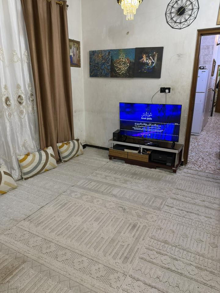 السلام عليكم بيت للبيع مساحه ١٠٠ متر ٥*٢٠ طابو صرف حي النورين خلف مركز اكد يحتوي على الطابق الاول استقبال ومطبخ وغرفه نوم وحمام خارجي وداخلي والطابق الثاني غرفه نوم وبيتونه للاستفسار على الرقم ***********
