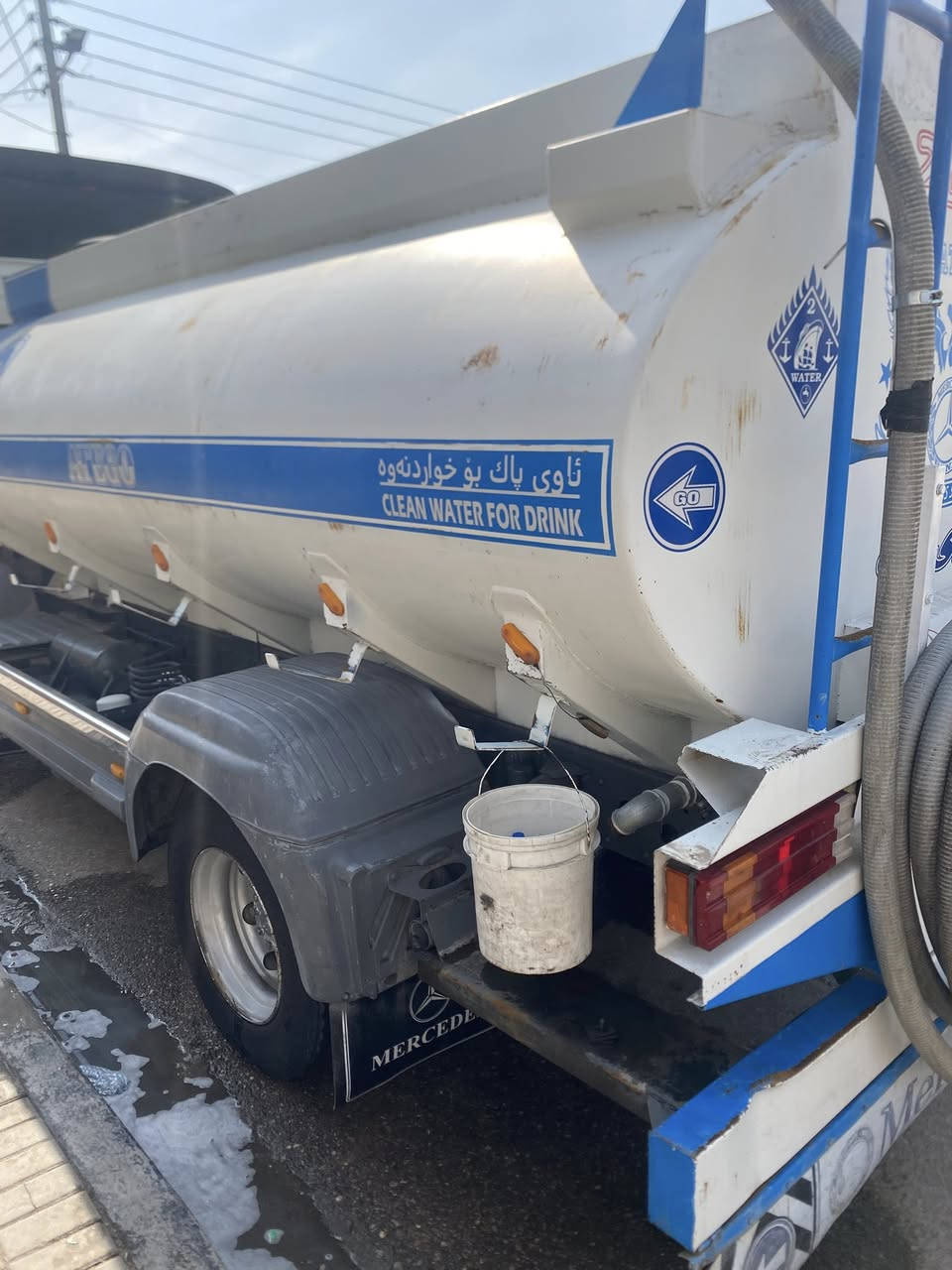 السلام عليكم تنكر اتيكو دمعه للبيع موديل 2006 الحموله ١٠ طن مكان السياره بصره مكينه كير شاصي كفاله عامه للستفسار (***********)
