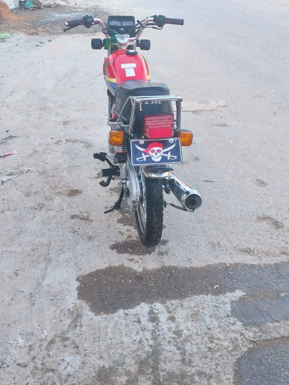 مكلف ب النشر دراجة وكيل العارضي تعمير 21 وشاصي 13 شاصي ربع محرك نامة كاملة مكملة سعر 750 وبيها مجال كبل مداور من الوكيل يعني تترقم
الاستفسار خاص او *********** واتساب موجود
