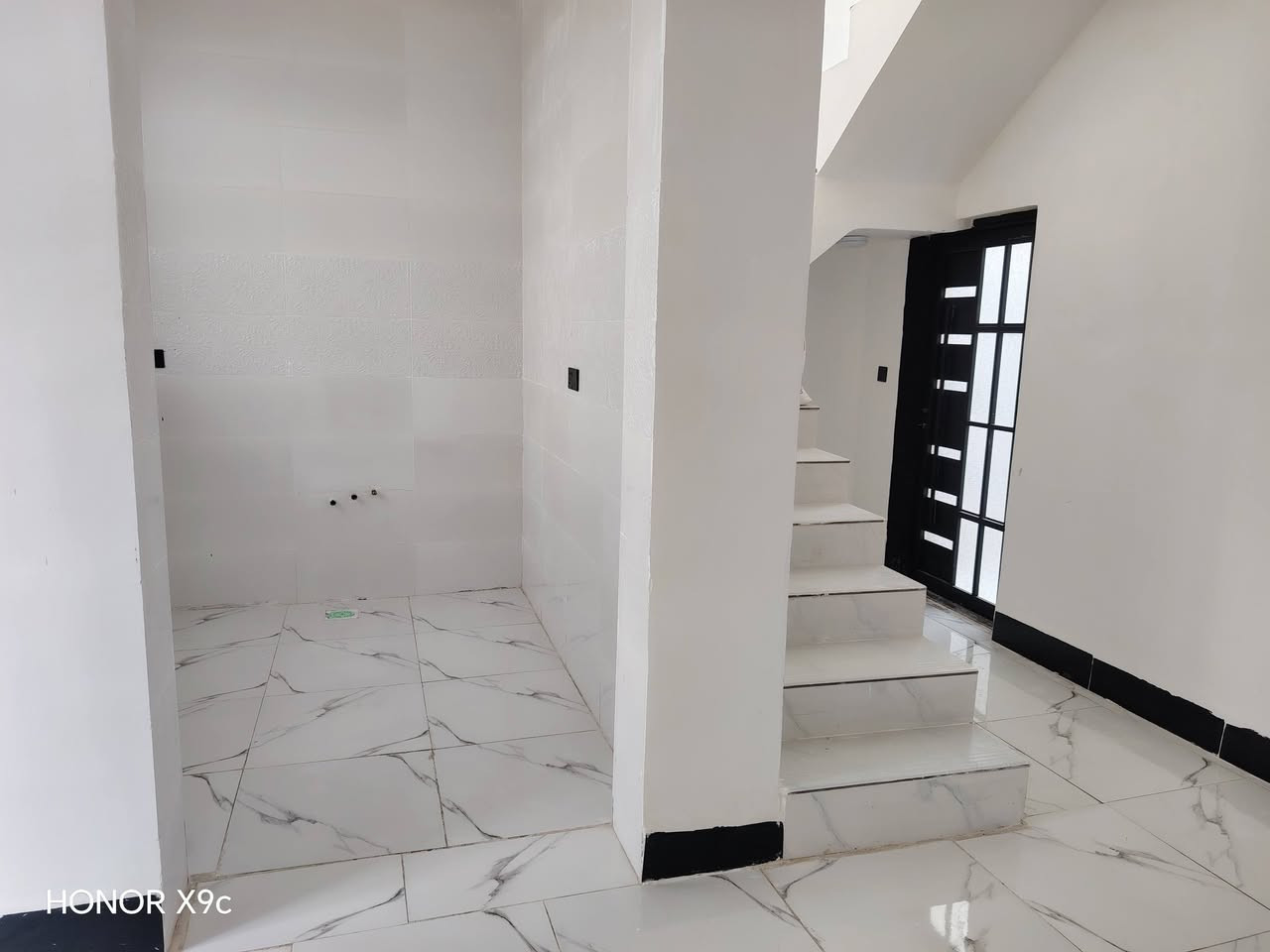 المساحه ٦٠ م طابو زراعي نجف مقابل ملحق قرية الغدير
البيت جديد وجاهز 

بناء حديث// طابوق جمهوري 🧱// صب كونكريت مسلح /// سطح كامل //  

#ملاحظه البيت قريب لشارع الصب ولسوك مباشر 

السعر 27 مليون 💸
للاتصال *********** وأتساب
