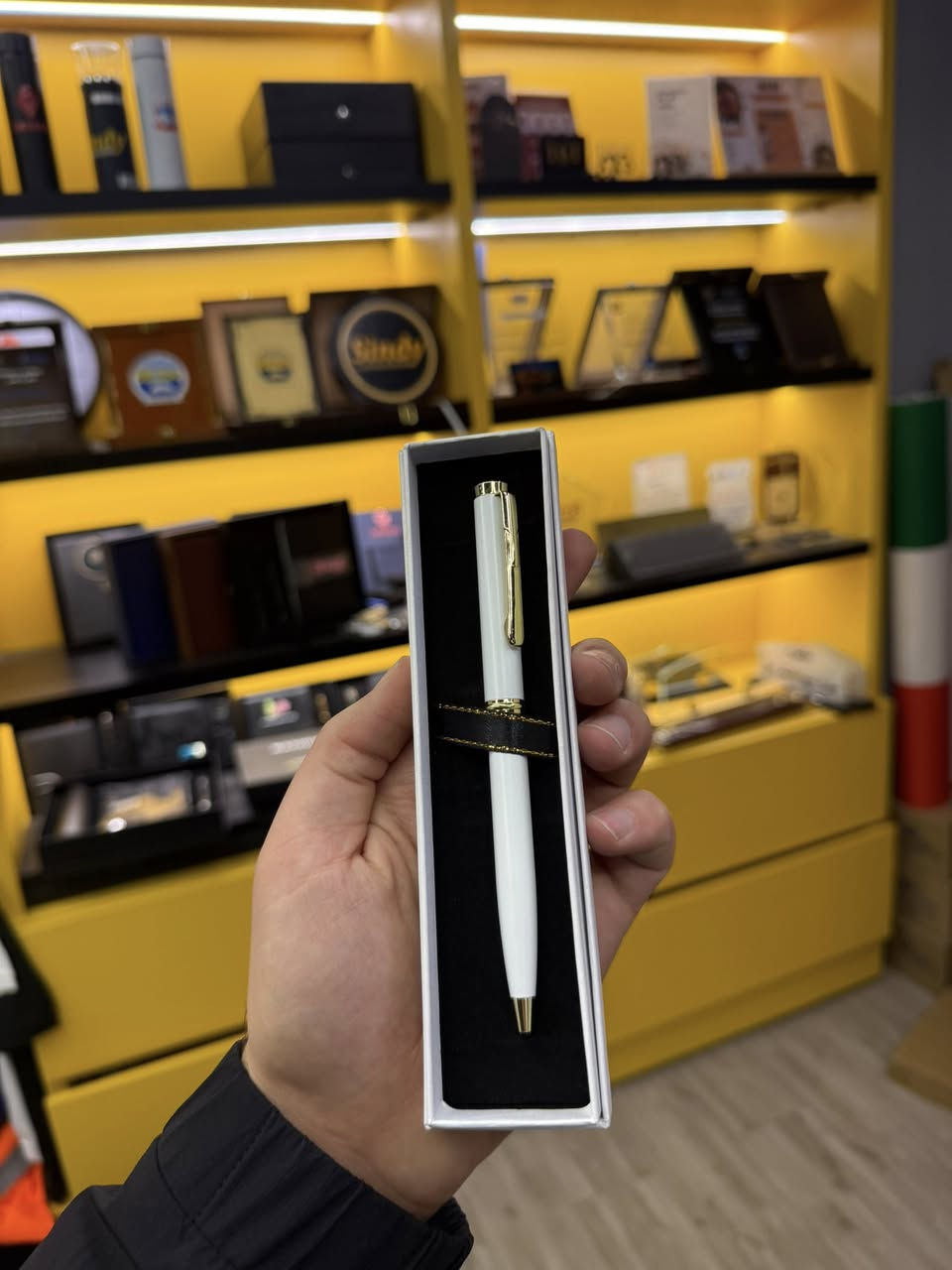 قلم ختم فلاش  بجودة عالية و مع باكيت
للبيع جملة فقط 
 ￼￼ موجود ￼ ￼ جميع الوان
*بسعر مناسب 
 What’s up  للتواصل /***********
