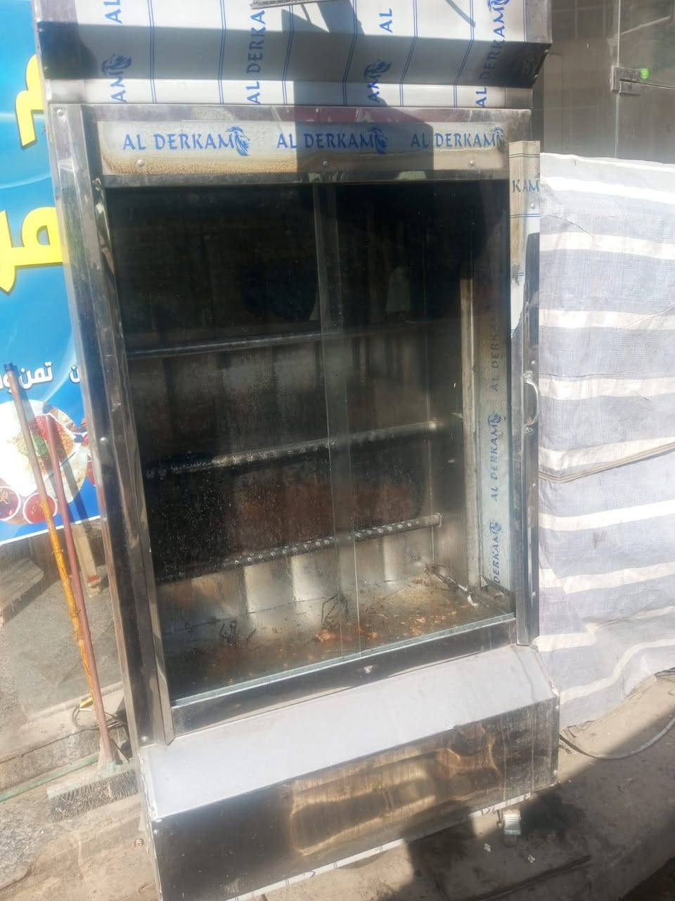 السلام عليكم 
شواي دجاج ٦شيش كاملة البيع استعمال قليل
الاتصال ***********
بي وتساب
