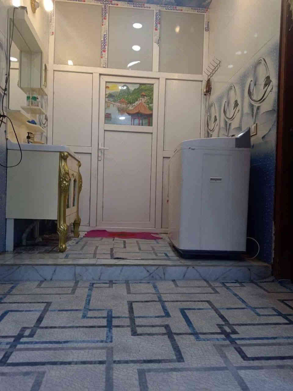 السلام عليكم..
دار للبيع .مكان مميز جدا 
النوع // طابو زراعي سند 25 
المساحة // 285م
الواجهه //13/5م
البناء // طابوق جمهوري 
السقف صب كونكريت بإشراف وتنفيذ مهندس مدني 
التفاصيل : طابقين
الطابق الاول يتكون من
غرفة عدد 2  6*4الثانيه 6*8
استقبال 9*4
صالة 10*4
مطبخ 6*4
صحيات داخلية .
صحيات خارجية .
ممر ات خلفي طارمه
الطابق الثاني 
غرفة نوم عدد 2
6*4+8*4
السطح اشتايكر كامل
السعر //١٤٥ وبيه مجال
الموقع ** بابل المدحتيه 
مقابيل وعد الكصاب عبر القنطره شارع صب مجاري خارجيه
بناء حديث درجه اولى 
عرض الشارع 6م الامامي
للاستفسار اكثر يرجى زيارة مكتب دلالية وائل الهندي الواقع شارع الستين قرب سلوان ابو الكاشي مقابل فرع علي قماره
 او الاتصال على الرقم ***********
***********ابو علي
للإعلان والترويج عن عقاراتكم يرجى مراسلة الصفح
