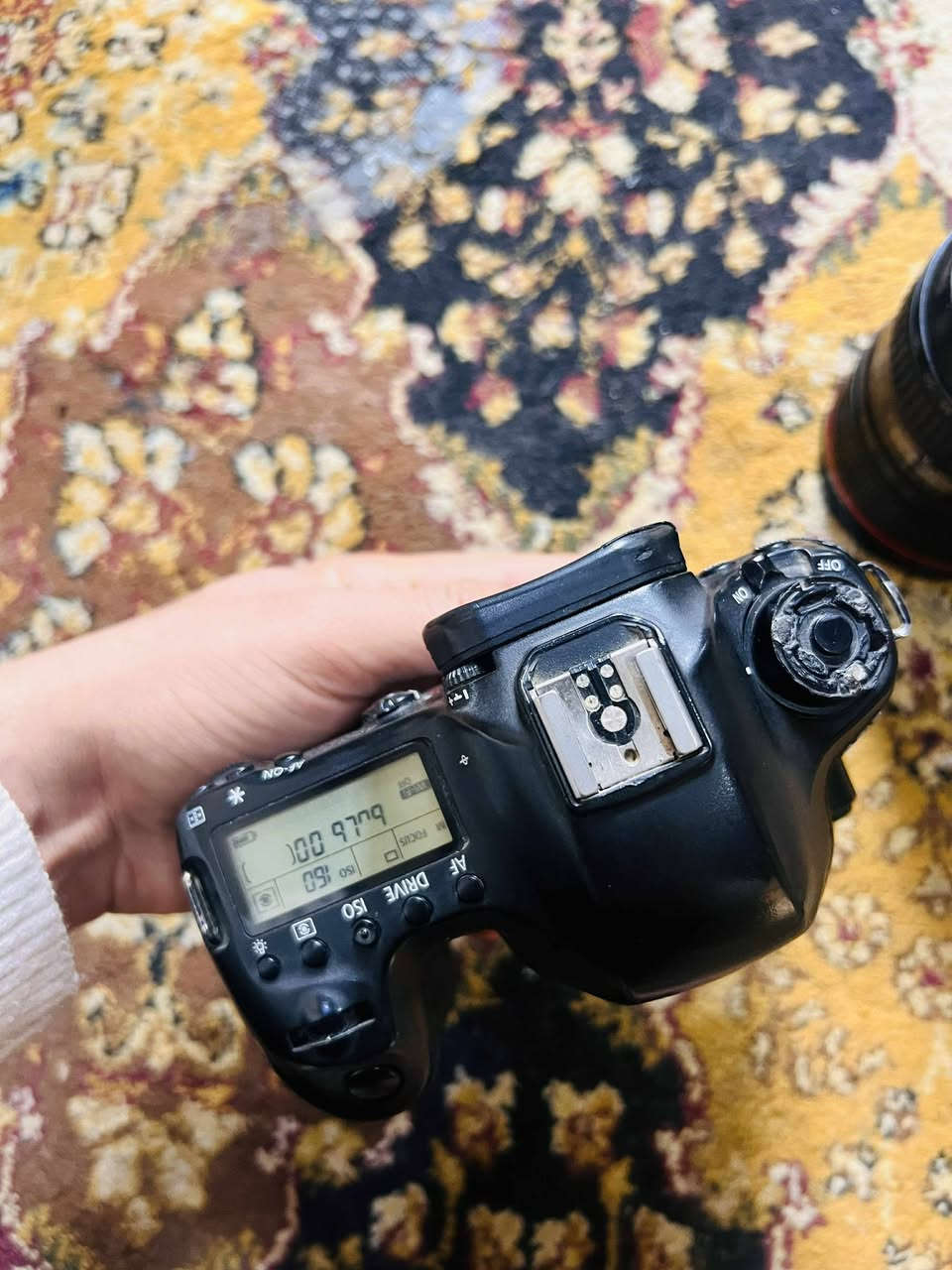 السلام عليكم كاميرا للبيع6D /السعر 700/***********
