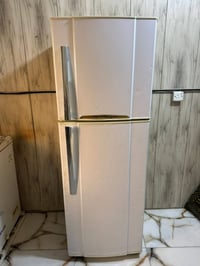 ثلاجة • ١٢ قدم