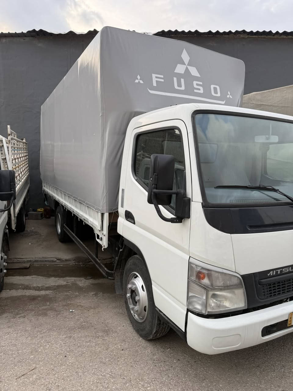 للبيع کانتر
موديل: ٢٠١٥
طول خمسة متر
مکینە ما مفتوع
سياره مكفول
سنوي جدید 
رقم إنكليزي 
رقم موبایل:***********
***********
***********

اربيل شارع ١٠٠م مقابل گمارگ سيارات
شركة اسد موتورز
بي أداره حجي عبيد
