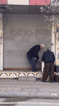 🌹❪بەناوی خودای گەورە میهرەبان❫🌹
➖نوسینگەی لاوی لە خورماڵ/
دووکان بــــۆ فرۆشــــــتن
➖ناونیشان نێوبازاری خورماڵ
➖رووبەر زەوی دووکانەکە(( 2:80&5)) متر 
——  تکایە بۆ زانینی نرخ پەیوەندی بکە بە ژمارەکانی نوسینگەوە
 ـــ تکایە لایک و کۆمینت لەبیر مەکە
➖بۆ زانیاری زیاتر سەردانی نووسینگە بکە
➖یان پەیوەندی بکە بە ژمارە 
موبایل
☎️ئاسیا❪***********❫
☎️کۆڕەک❪***********❫
