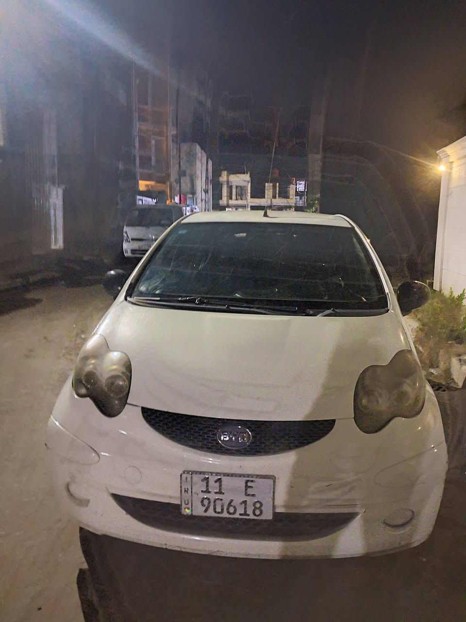 السلام عليكم BYD  F0  2013 السيارة نضيفة وحلوة مكينة جديدة كير جديد تبريد نقص غاز السعر ٤٠ ورقة كير عادي السيارة باسمي تحويل مباشر ***********
