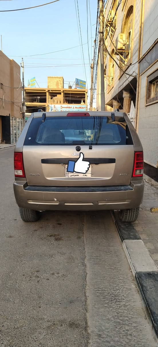 جيب لاريدو موديل 2005 
صبغ عام جماليه محرك يبخر ( تبدل محرك ) 
السياره حلوه حداديه جديده 
السعر 55 ورقه قفل مكاني نجف 
***********
