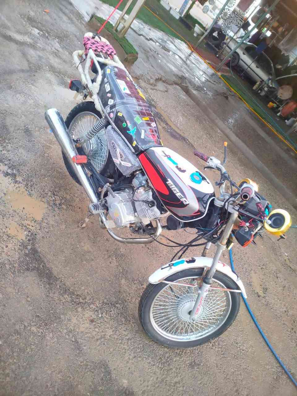 السلام عليكم 
موطور تايگر 20 ابل ختم محرك شرط ما مفتوح وزن ثقيل 
موطور نضيف مال جناي شغال من الطارف لطارف 
شلعه ومعدل نار 🔥
السعر 475 وبي مجال بسيط 
ملاحظه.. مراوس ماريد بيع فقط 

***********
.
