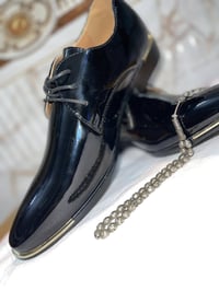 حذاء رجالي • استفسار خاص