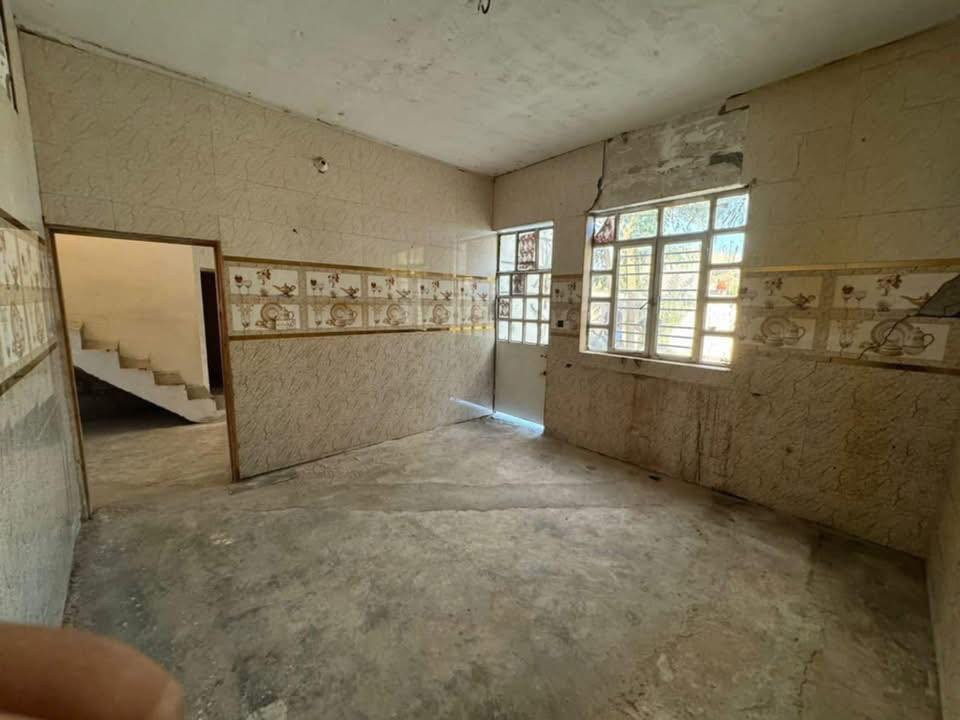 بيت للايجار قرب الجسر الثالث مقابيل جامع العبد الصالح جامع حجي فتاح العيساوي سابع قطعه عن الشط وثالث قطعه عن الجسر الثالث بناء قديم غرفتين نوم وصاله واستقبال ومطبح وصحيات داخليه وخارجيه ايجار ٢٧٥ الف اتصال عالرقم بيه واتساب واتصال 
***********0
