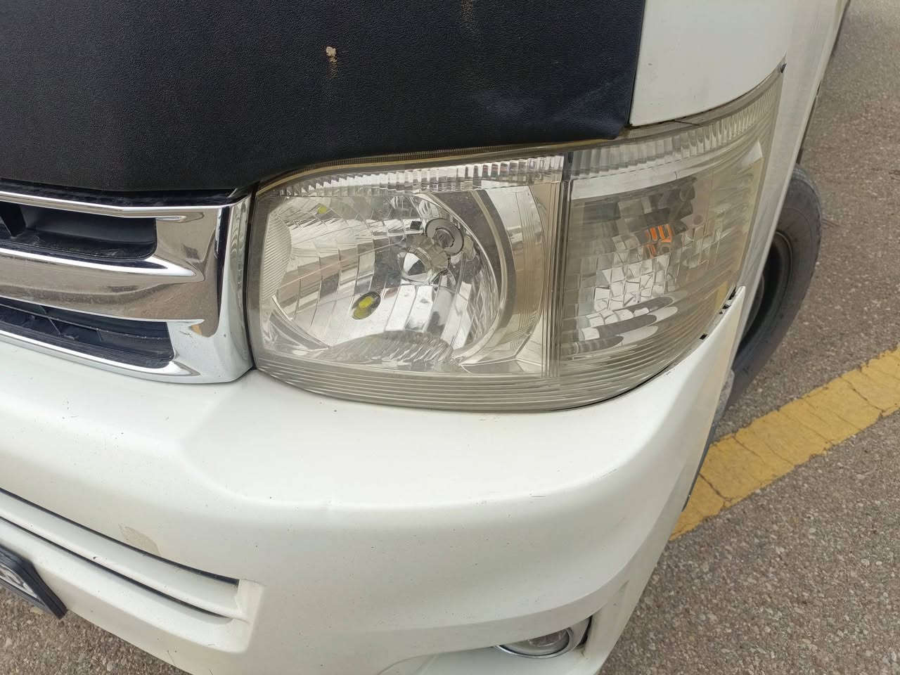 السلام عليكم عندي لايتات ودعاميه وشباك وبك لايتات بجم كامل مال السياره البلاديات اريدابيعهن السعر ٣٠٠وبيه مجال هاتف ***********
