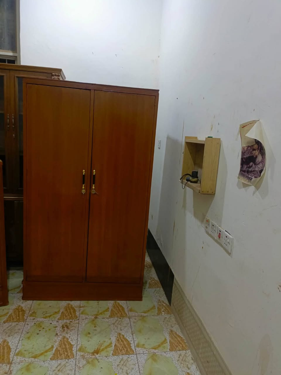 كنتور نجاره موجه وبوفيه تسكام كلش نضيفات وسعر مناسب مكان حله ابو غرق شراي يتصل على الرقم *********** مكلفه

