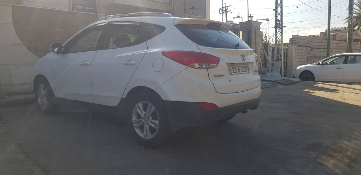 السلام عليكم توكسان م ١٢  سليمانية ماشي ١٧٠ الف تقريبا  مكانها بغداد الحبيبية  السعر ١٢٥  *********** للعلم تخم تاير قبل يومين شديت
