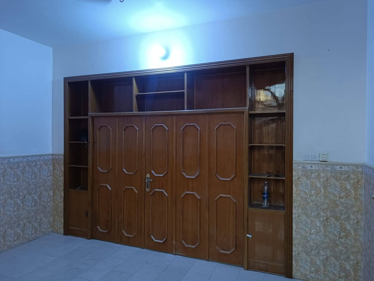 دار للبيع
في حي السلام  منطقه ٦١ الف
 مقابيل مدرسه الموهوبين مفتوحه على شارعين شارع المطبات و شارع ١٥ مال المدارس 
١٥٠م طابقين ٣ غرف نوم 
بناء درجه اولى مال جناي  ابواب صاج 
بناء صب كونكريت مسلح 
للاستفسار الاتصال 
*********** 
أو زيارة-المكتب الشراع للعقار حي السلام سايدين ابو الدجاج 

.
.
.
.

#للبيع #بيوت #عقارات #بيع_شراء #دار_للبيع #عقارات_العراق
