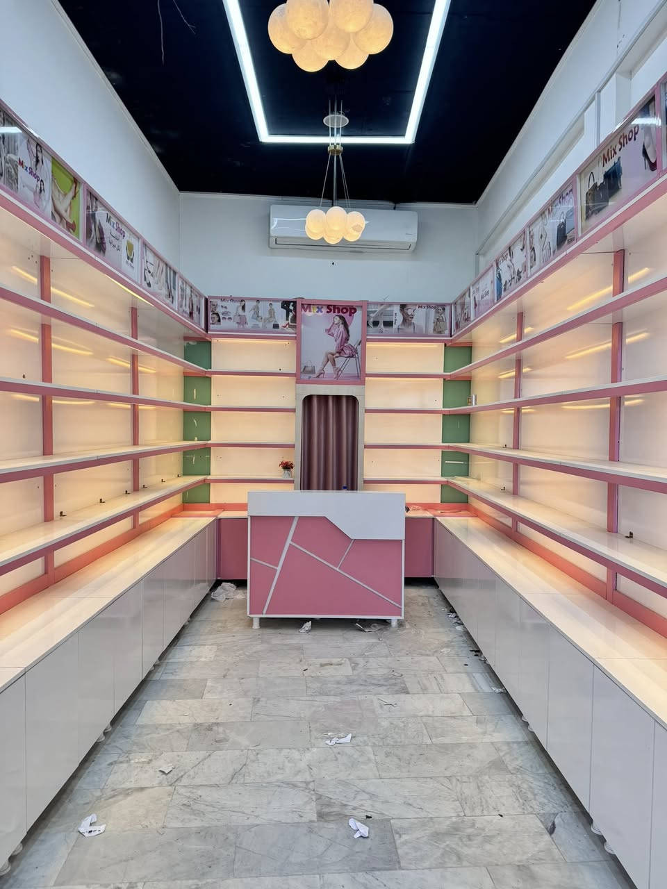 ديكور محل احذية وجنط للبيع بسعر مناسب جدا للاستفسار الاتصال على الرقم  *********** العنوان الناصرية الشعلة
