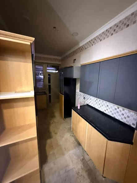 #للايجار______في______السيديه

بيت مساحه  70 متر يتكون من مدخلين 

وغرفتين  نوم مطبخ صاله خدمات صحيه عدد  2 وكراج

#الايجار مليون 

للاستفسار الاتصال على الارقام التاليه

***********

***********
