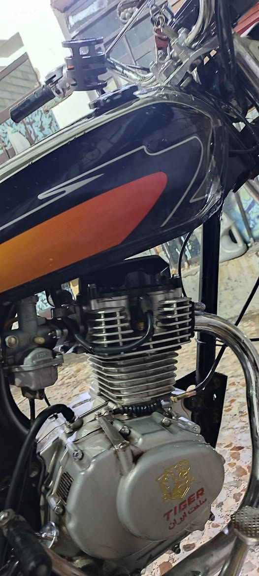 سلام عليكم  دراجه لبيع تايكر مديل 20 شوفت العين مناقصه شي سعر 450 الف ومكان شعب رقم ***********
