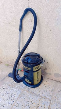 مكنسة كهربائية • مستعملة مرتين • عجلات مكسورة