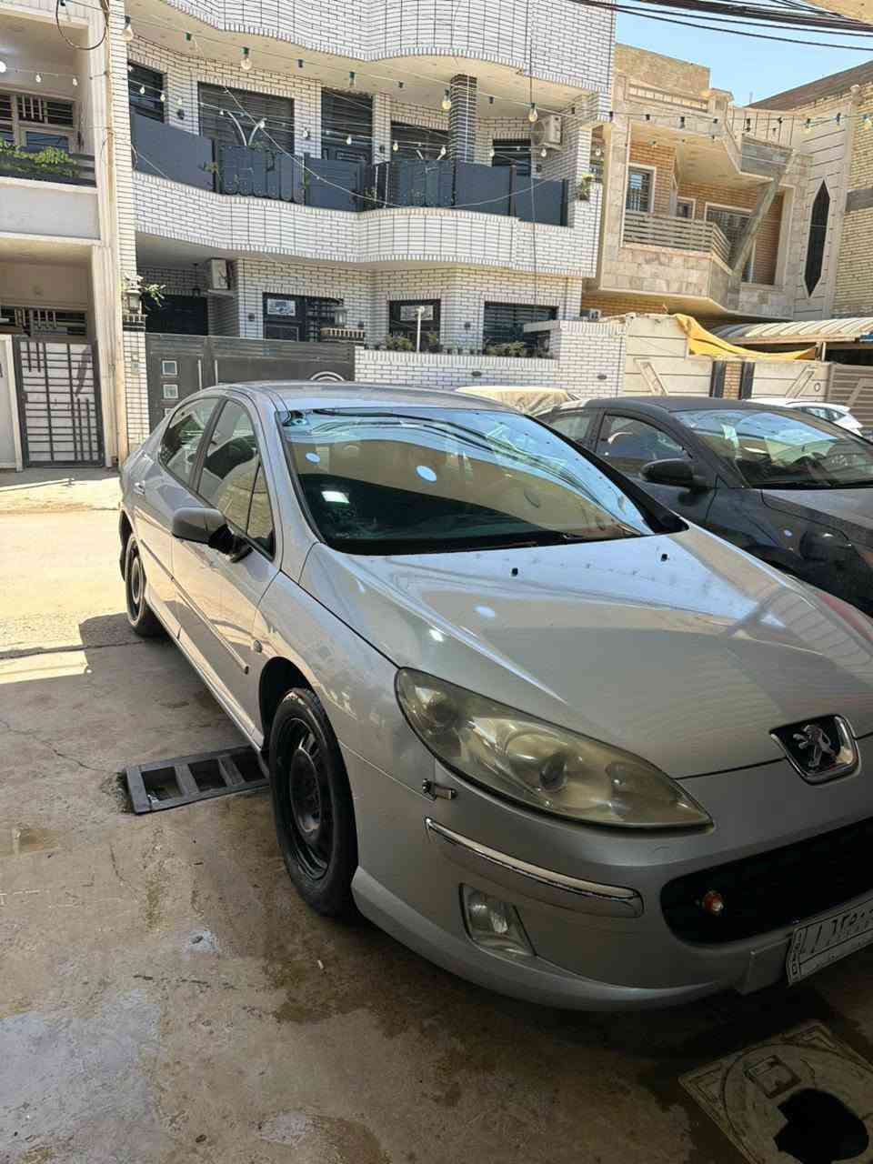 بيجو 407 موديل 2009  رقم بغداد لون رصاصي للبيع
محرك 2200 كير اوتوماتيك 
مكينة و كير مكفولات كهربائيات على حالة الوكالة 
صدر امامي و خلفي جديد تخم تاير جديد
صبغ بلادي يعني السيارة ما مصبوغة
شاشة تسلا اندرويد بلادية سستم صوت 
حساسات خلفية ناطقة 
تحكمات ستيرن مثبت سرعة
منظومة زينون كاملة 
تبريده ثلاجة
تحويل شوكت ما تريد
السعر 62 ورقة
اتصال على هذا الرقم *********** بي واتس
