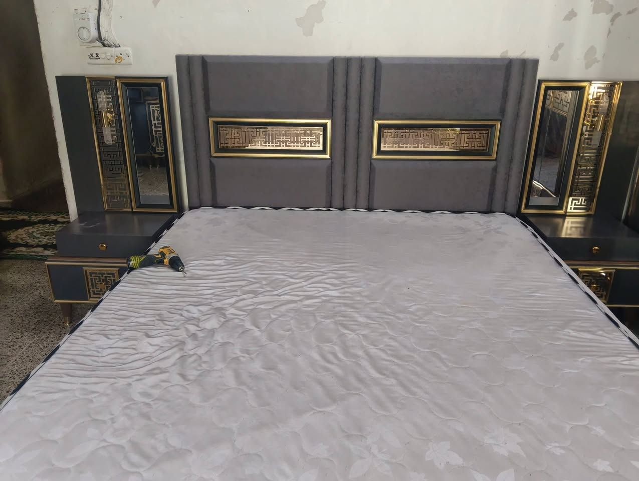 غرفة ترکية نضيفه لوك ١٠ قطع وبيه كنتور طفل بابين اضافي وصبغ حراري وسرير مخزن وخشب  وناره شغاله لون رصاصي السعر 800 وبيه مجال بسيط اتصال علا الرقم//***********//***********// مكان فلوجه
