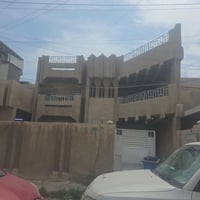 بيت للايجار في حي الشباب خلف شارع قطر الندى  يتكون من  كراج  حديقة مطب...