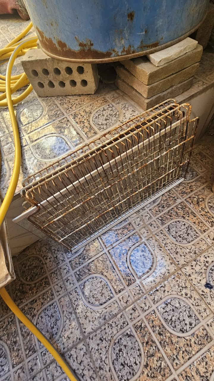 السلام عليكم...
الثلاجة على 150 17 قدم
الغسالة هيتاشي 8 كيلو جديدة ممستخدمة فقط مره وحده ب55 قفل
مكاني طويريج حي الجمعية 
***********
