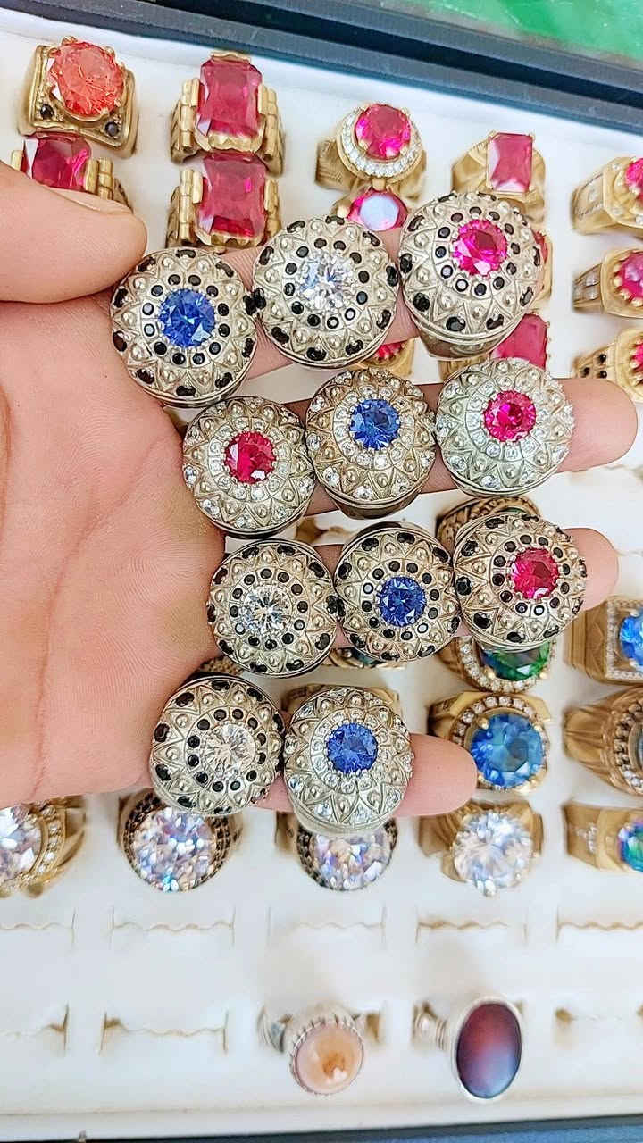 سلام عليكم. للبيع مجوهرات صياغة القالب نحاس خالص موديلات رجالية مميزة احجار اصلية تدگ بالجهاز مال فحص المجوهرات فول ان شاء الله جملة او مفرد الشراي الي على باب الله يراسلني خاص ويتدلل


**إذا كنت صاحب هذا الإعلان وتريد حذفه لأي سبب، رجاءا أرسل رسالة إلى الدعم الفني**