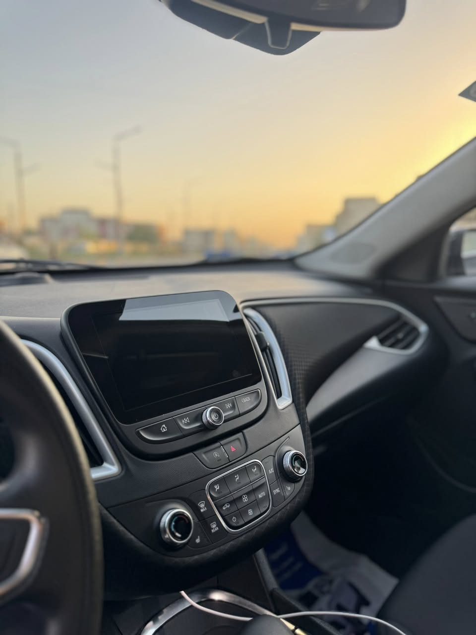 ماليبو موديل 24 معوقين بصره مواضفات LT1 هاند بريك بصمه تحديد مسار توقف تلقائي قطعتين تبريد ضرر السياره بنيد مبدل وبيه مكانات بارد المعوق موجود ولد شاب السياره جديده ما ماشيه بلعراق صارله 3 اشهر السعر 140
***********
