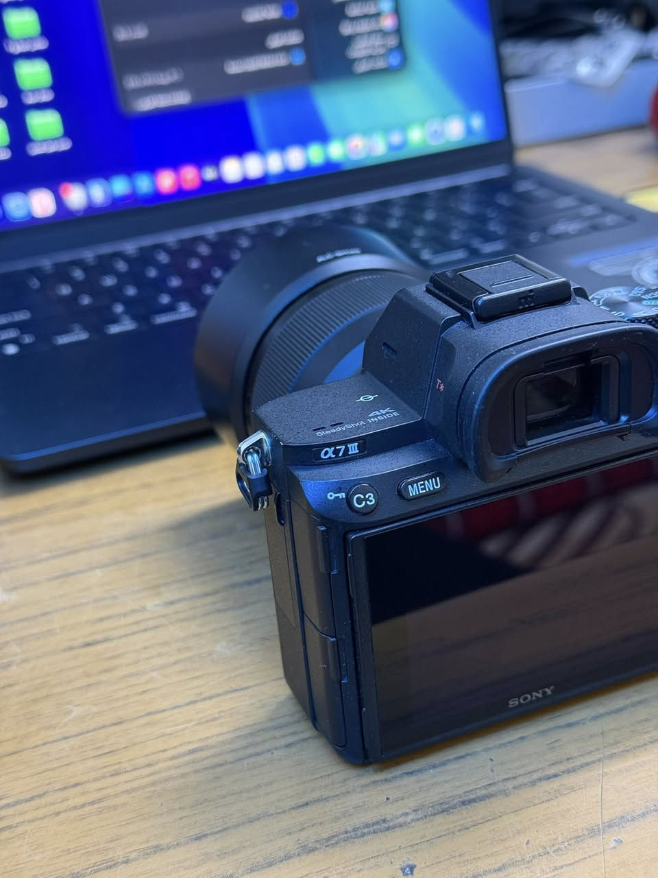 السلام عليكم
Sony \ a7 iii 
الكامرة غنية عن التعريف الجوكر لتصوير الفديو والفوتوغراف 
الكامرة بحالة ممتازة اخت الجديدة 
عداد الشتر 6k  
كارتونة وملحقات كاملة بعدهن بالچيس

فقط بدي السعر 1450  الف
العدسة 50mm السعر 225 الف

مكاني بغداد الشعب 
الرقم ***********
