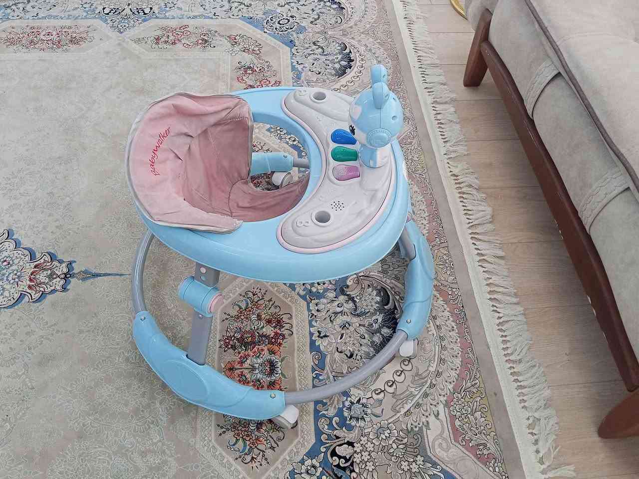 ڕەوڕەوەی منداڵ
مارکەی اسڵی 
پتەو
گەورە بچووک دەکرێتەوە لەگەڵ تەمەنی منداڵەکە
بێ شکاوی بێ دڕاوی.
نرخ: ١٥ هەزار
شوێن: سلێمانی
تلفۆن: *********** السليمانية, العراق
