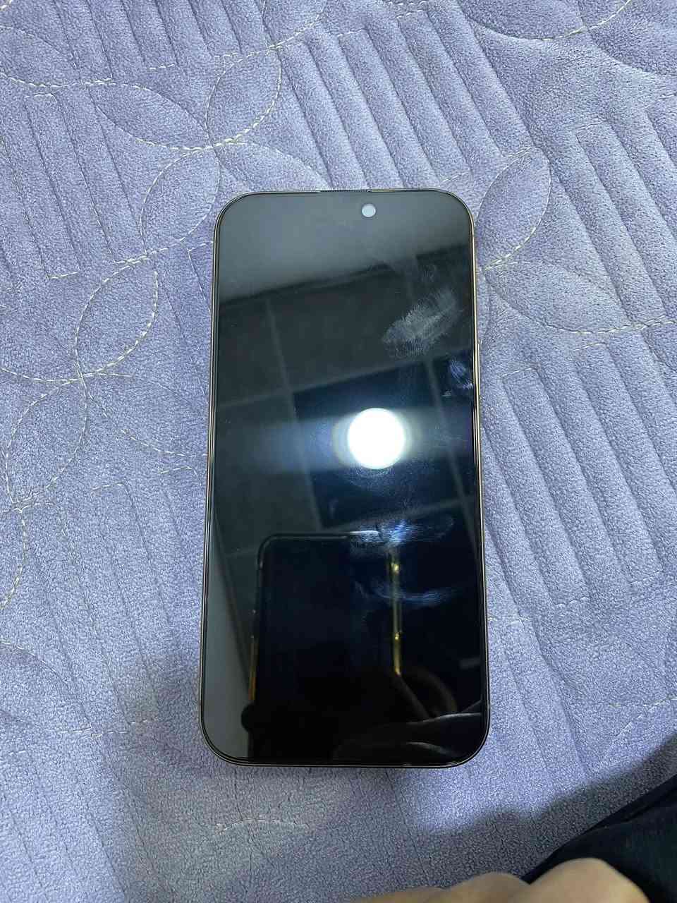 السلام عليكم 
ايفون 16 برو ماكس 
بطارية 95 
ذاكرة 256 
تك سيم 
ضمان شركة الى شهر ال 7 
جهاز فول نضافة ما بي ولا شخطة وما مفتوح شرط 
السعر ( مليون و 300 ) وبي مجال بسيط 

شراي تعال خاص او اتصل عل رقم : ***********
