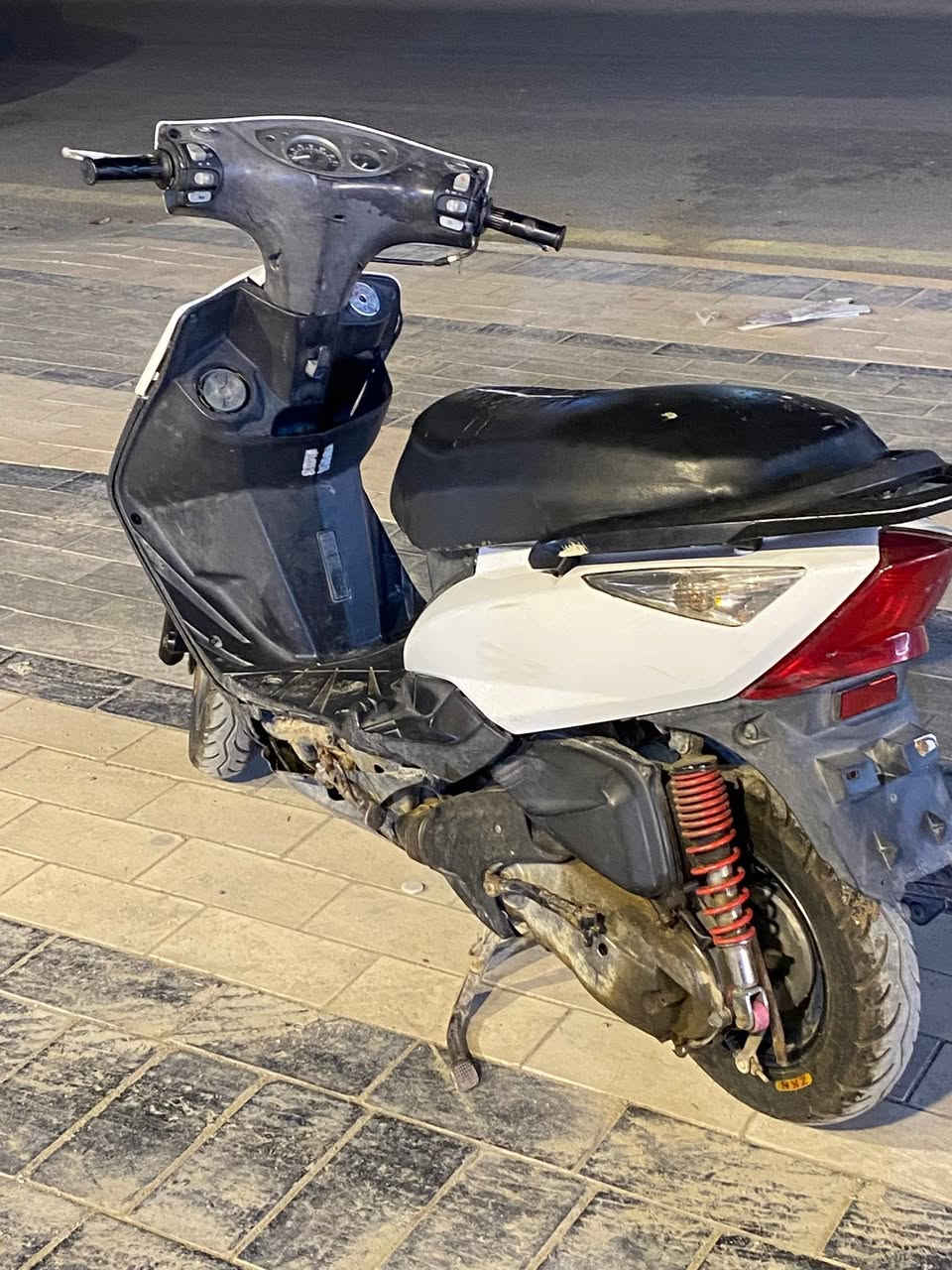 ثعلب GTR للبيع أو مراوس
سلام عليكم 
دراجة ثعلب للبيع جاهزة كهربائيات شغالك هورن اشاير لايتاتكلها شغالة الدراجة حلوة سعرها ٤٠٠ بيع لو مراوس العنوان بغداد الدورة 
***********
