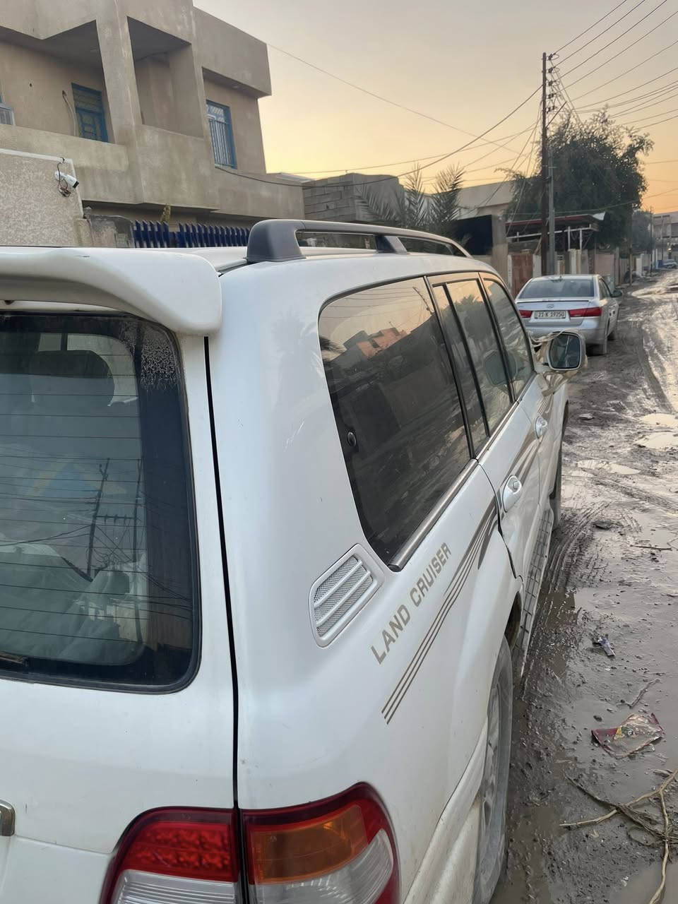 لاند اكروز 2006 بغداد اللماني بسمي سياره مكفوله من الحادث  والتصليح بيها صبغ شي قليل السياره بيها نواقص شوف العين 
كير مكينه كهربائيات تبريد كله مكفول 
مواصفاتها معروفه 
العنوان سامره
السعر 145 بيها مجال شي قليل 
***********
