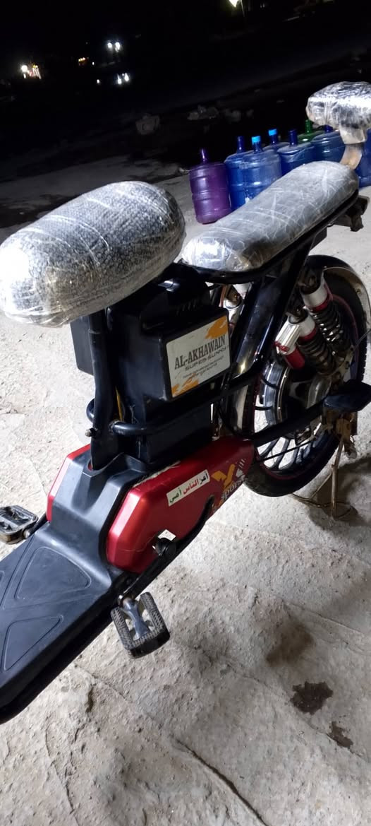 ماطور شحن اربع بطاريات شغال بطاريات زينات كهربائيات كلها شغاله مابي نقص ويا شاحنه ماطور نظيف السعر ١٦٥
***********
