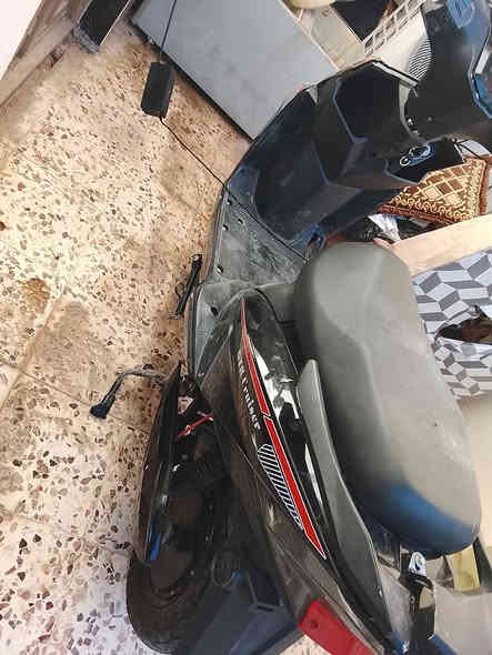 ماطور شحن للبيع ب350  ضد الماي  بي اضرار بسيطه بكشره مبينه بالصور بطاريات 6 فول كلها 11 الشحن فول يمشيك اقل شي50كيلو للتصال علا هذا الرقم ***********
