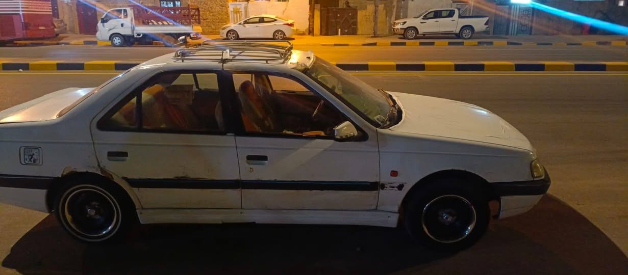 السلام عليكم بيجو 405موديل 2012للبيع رقم انكليزي بسمي رقم نجف السعر 28السياره خير من الله هزه جديده مكينه كير حداديه  تبريد عوزه غاز  تخم تاير السياره حلوه ونضيفه 
للستفسار اكثر اتصل ***********

