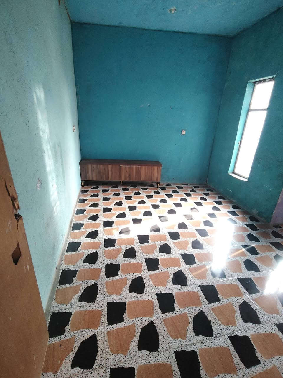 بيت للبيع في الكريعات شارع الكويتي! 🏡 مساحته 80 متر، واجهة 5 ونزال 16 متر. الطابق الأول استقبال ومطبخ وحمام، والثاني غرفتين نوم، والثالث سطحين وبيتونه. الشارع الرئيسي عرضه 10 متر، والدب كله تبليط وخدمات. 🤩 لا تفوتوا الفرصة! ✨ #منزل_للبيع
للاستفسار مراسله الرقم ***********
