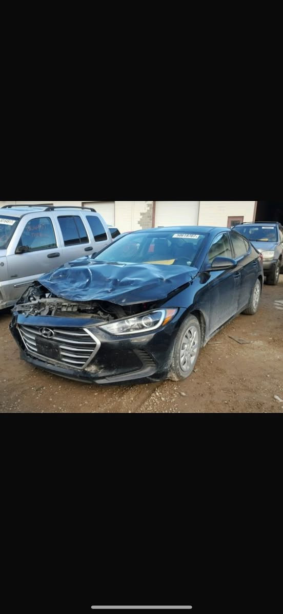 السلام عليكم النترا موديل ١٧ حادثه من امريكا بس بنيد بدون قطره دواخل وهنا جاملغات كل فتره ينطخ واحد ونصبغهن سياره جاهزه للمراوس بشي احد وانطي فرق مناسب مكاني بغداد السيدية رقمي ***********
