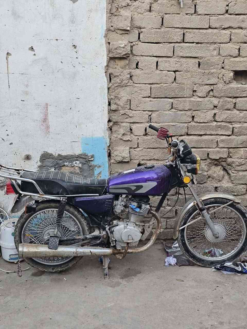 السلام عليكم دراجه للبيع تايكر مديل 18 دراجه متروكه صارله 3اشهر عوزه تاير فقط  مكان بابل القاسم اوراق اصولي سعر 350 وبيه مجال رقمي ***********
