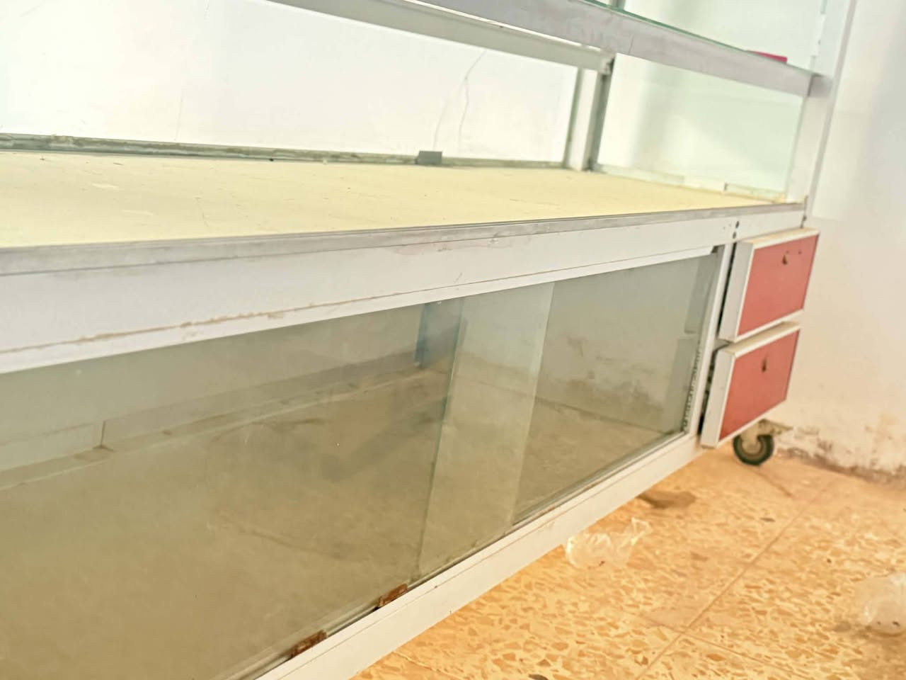 السلام عليكم ميز للبيع السعر 100و25
مكلف بنشر الاتصال على رقم صاحب الميز ***********
